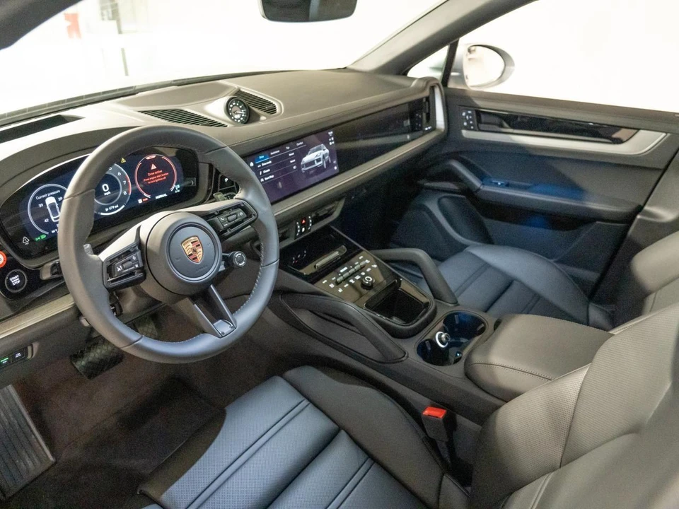 2026 Porsche 9Y0/9Y3 Cayenne Coupe - Image 4 of 28