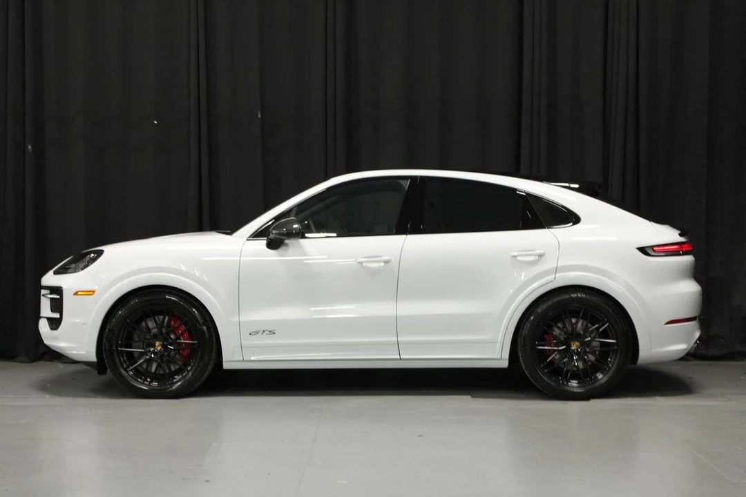 2026 Porsche 9Y0/9Y3 Cayenne Coupe - Image 2 of 2
