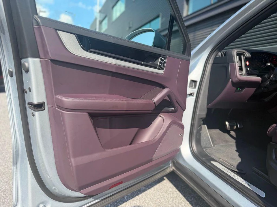 2026 Porsche 9Y0/9Y3 Cayenne Coupe - Image 17 of 25