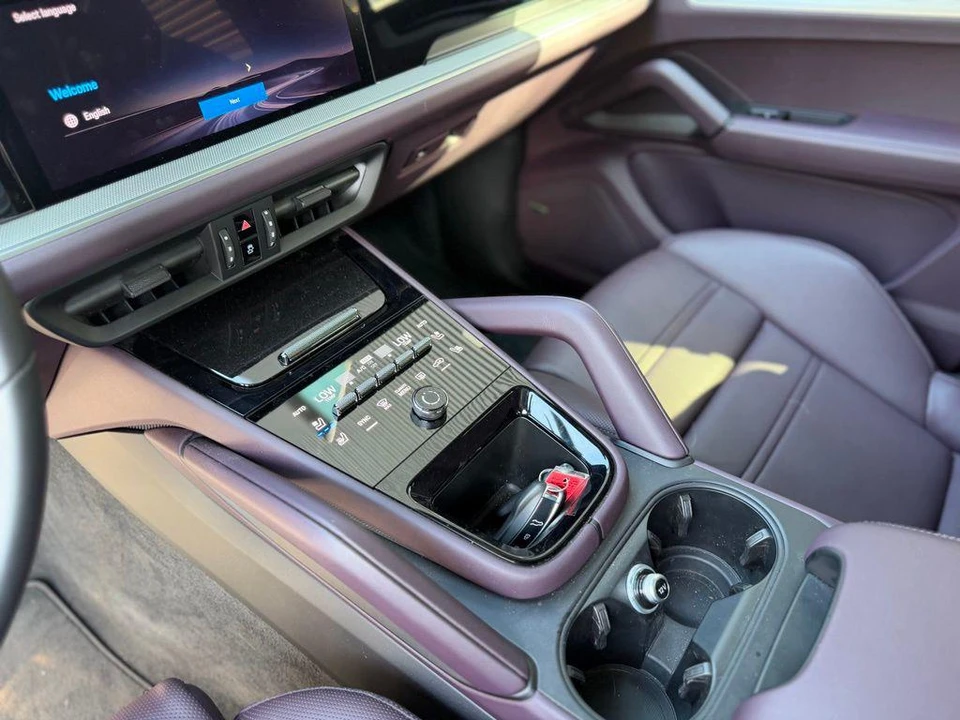 2026 Porsche 9Y0/9Y3 Cayenne Coupe - Image 22 of 25