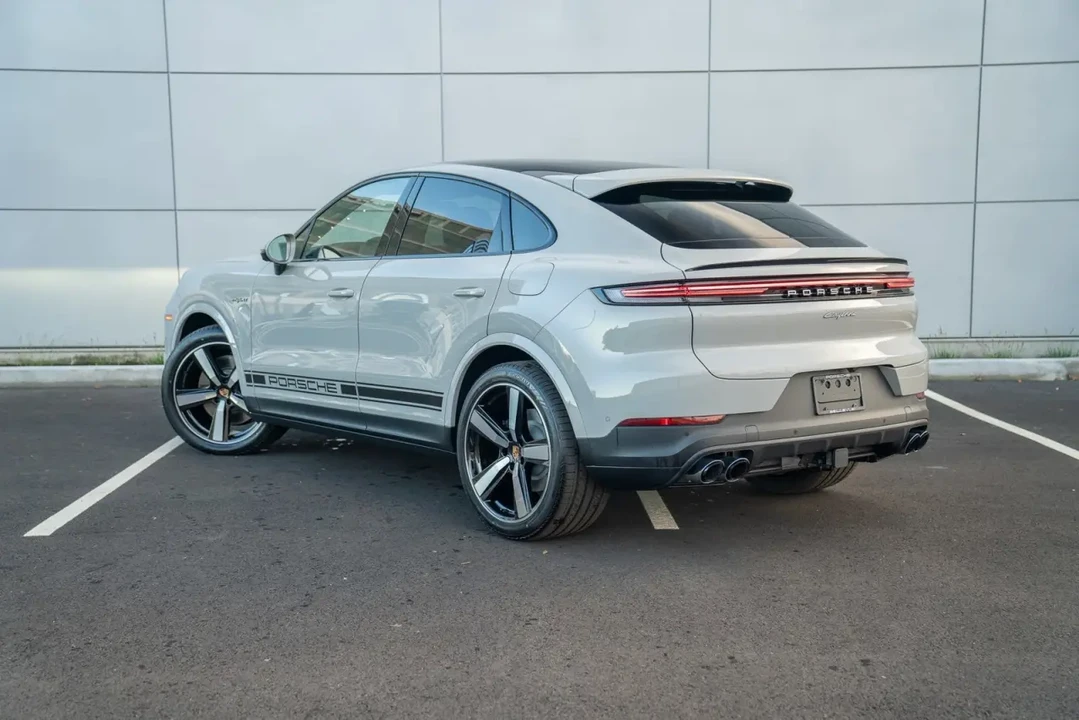 2026 Porsche 9Y0/9Y3 Cayenne - Image 3 of 12