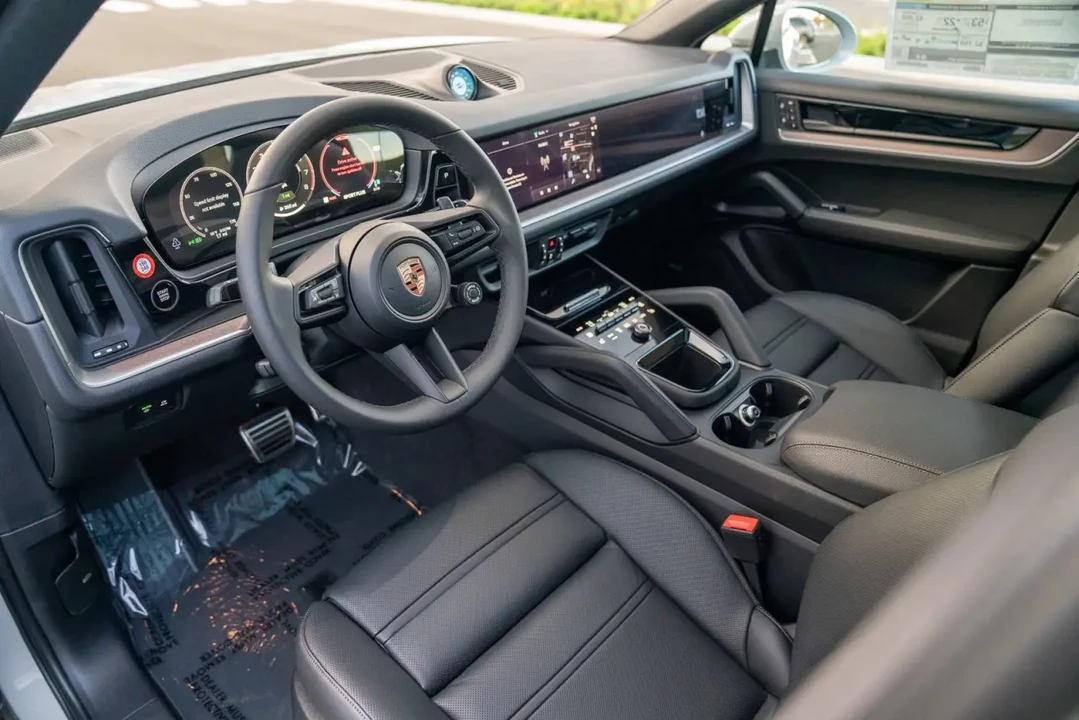 2026 Porsche 9Y0/9Y3 Cayenne - Image 4 of 12