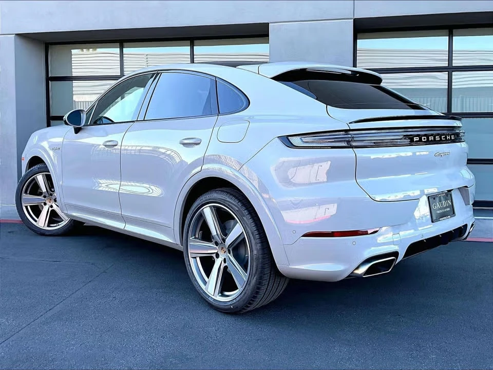 2026 Porsche 9Y0/9Y3 Cayenne Coupe - Image 19 of 31