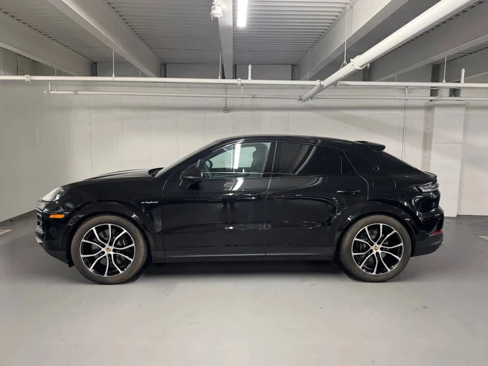 2026 Porsche 9Y0/9Y3 Cayenne Coupe - Image 2 of 5