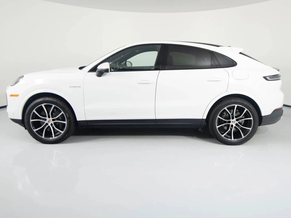 2026 Porsche 9Y0/9Y3 Cayenne Coupe - Image 2 of 5