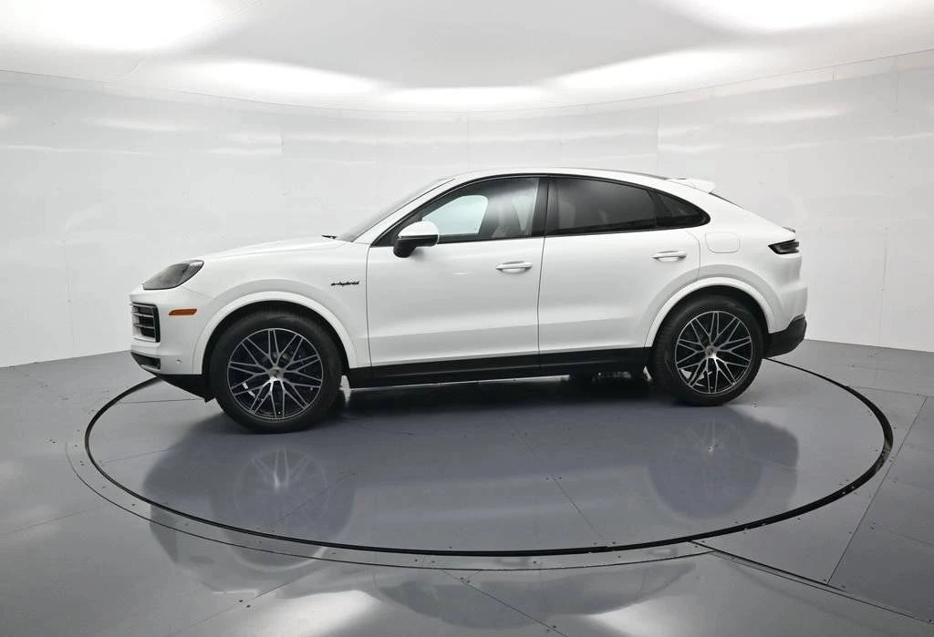 2026 Porsche 9Y0/9Y3 Cayenne Coupe - Image 2 of 5