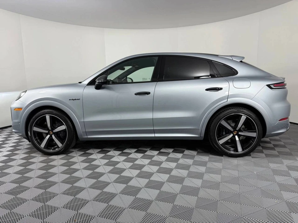 2026 Porsche 9Y0/9Y3 Cayenne Coupe - Image 2 of 5