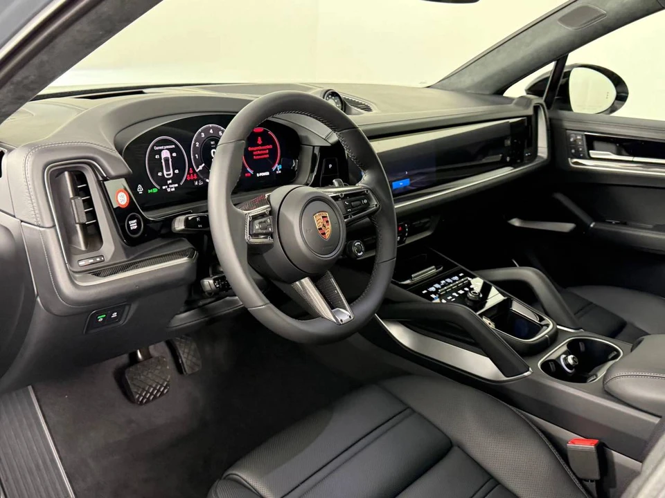 2026 Porsche 9Y0/9Y3 Cayenne Coupe - Image 4 of 5