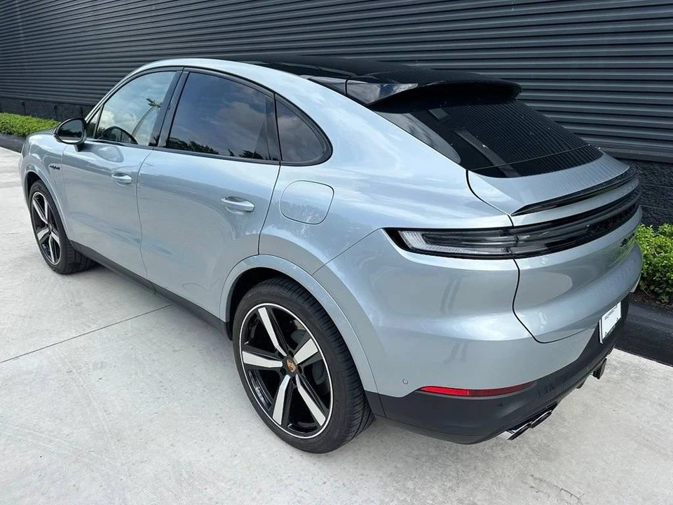 2026 Porsche 9Y0/9Y3 Cayenne - Image 3 of 5
