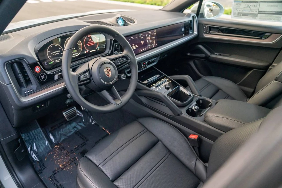 2026 Porsche 9Y0/9Y3 Cayenne Coupe - Image 4 of 5