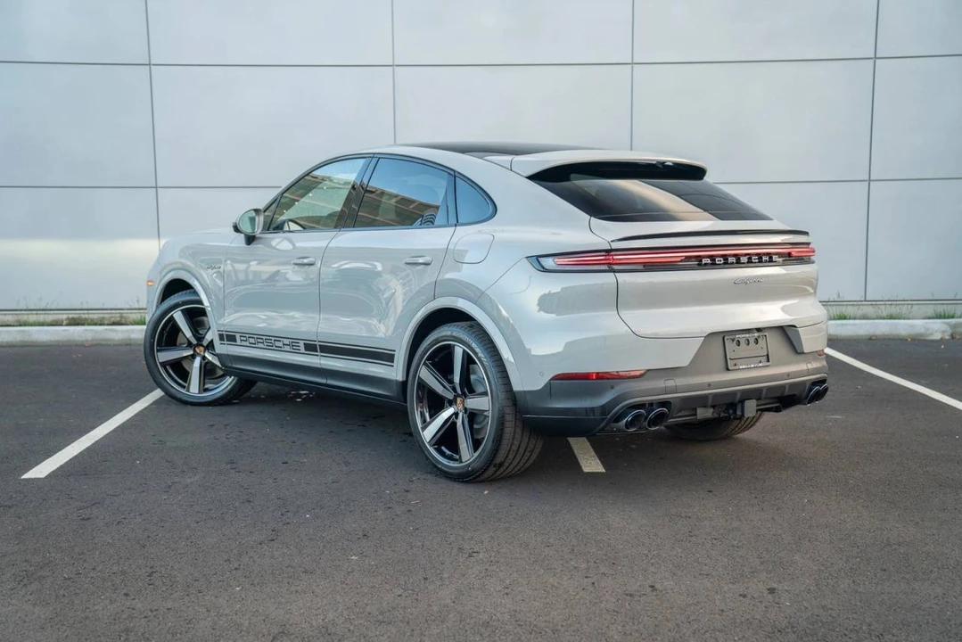 2026 Porsche 9Y0/9Y3 Cayenne Coupe - Image 3 of 5