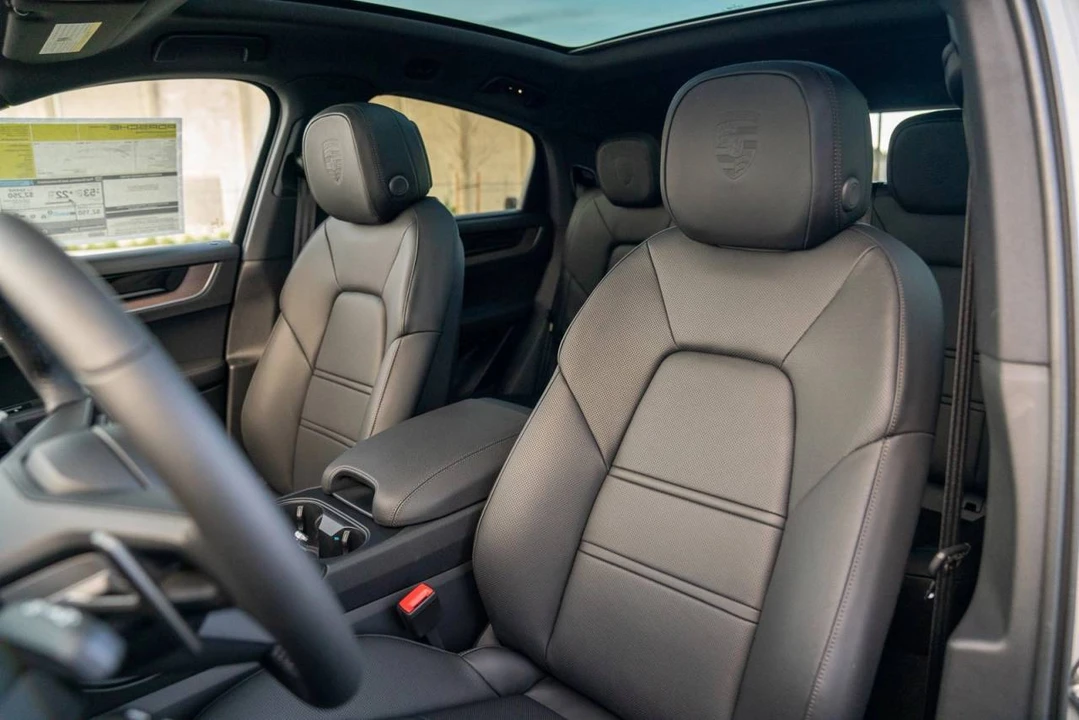 2026 Porsche 9Y0/9Y3 Cayenne Coupe - Image 5 of 5