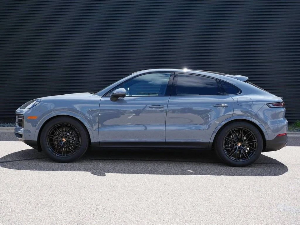2026 Porsche 9Y0/9Y3 Cayenne Coupe - Image 2 of 4