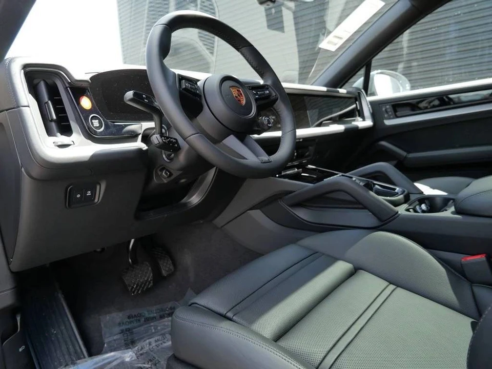 2026 Porsche 9Y0/9Y3 Cayenne Coupe - Image 4 of 4