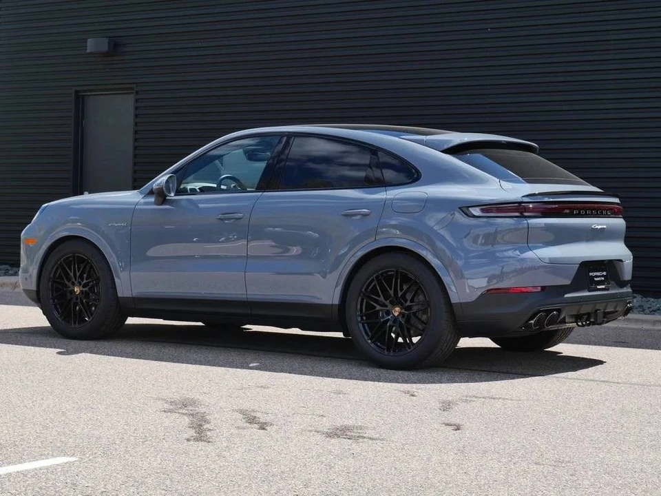 2026 Porsche 9Y0/9Y3 Cayenne Coupe - Image 3 of 4