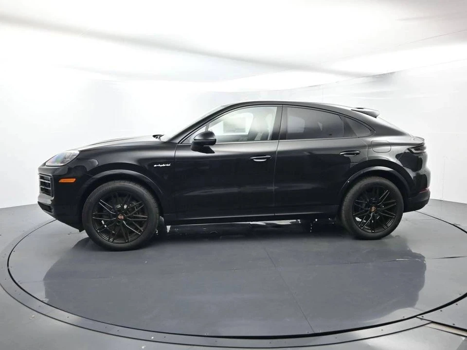 2026 Porsche 9Y0/9Y3 Cayenne Coupe - Image 2 of 4