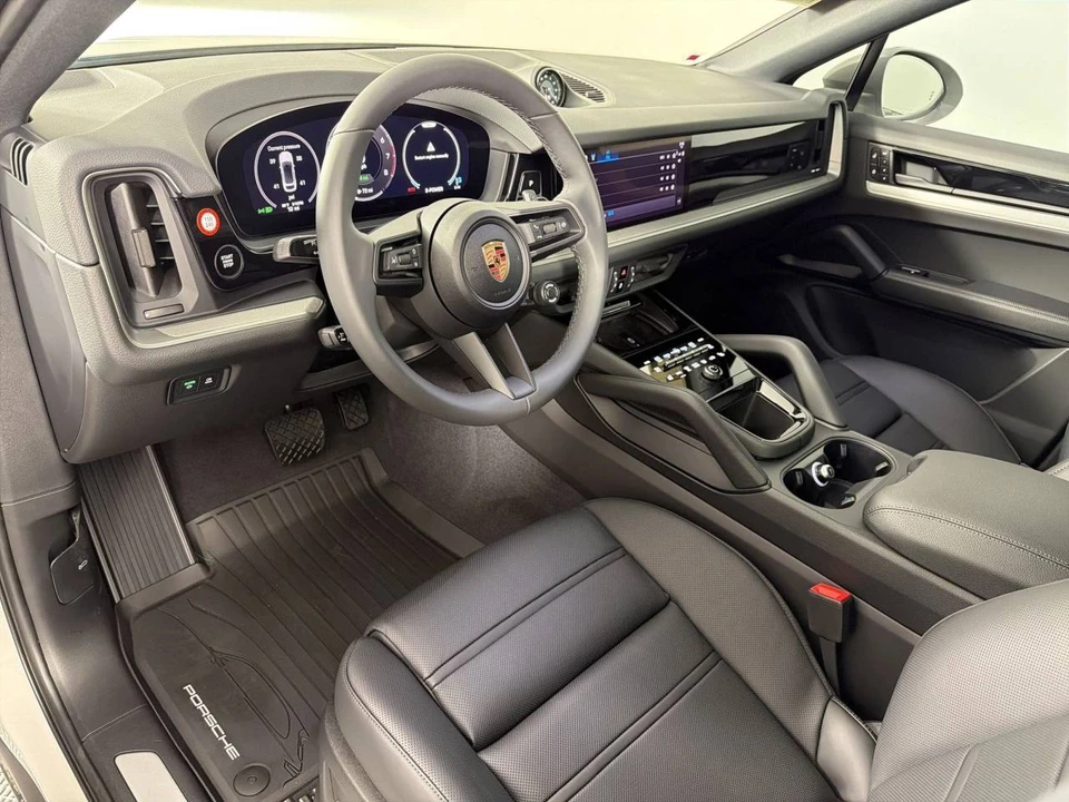 2026 Porsche 9Y0/9Y3 Cayenne Coupe - Image 4 of 5