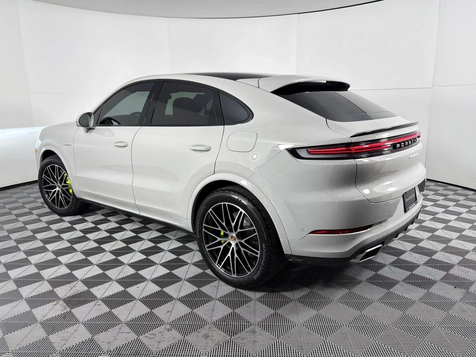 2026 Porsche 9Y0/9Y3 Cayenne Coupe - Image 3 of 5