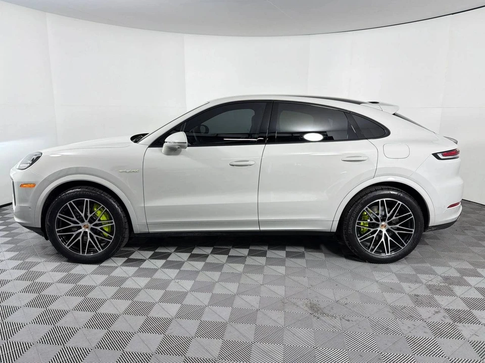 2026 Porsche 9Y0/9Y3 Cayenne Coupe - Image 2 of 5