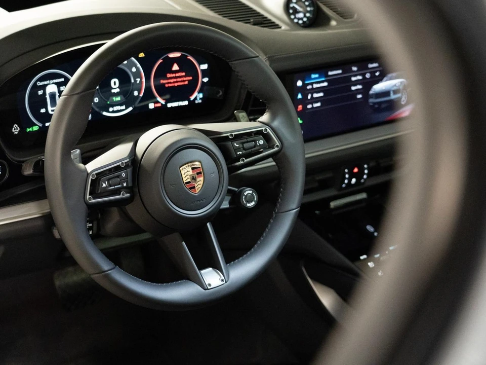 2026 Porsche 9Y0/9Y3 Cayenne Coupe - Image 15 of 28