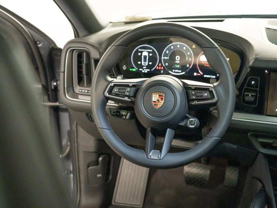 2026 Porsche 9Y0/9Y3 Cayenne Coupe - Image 26 of 28