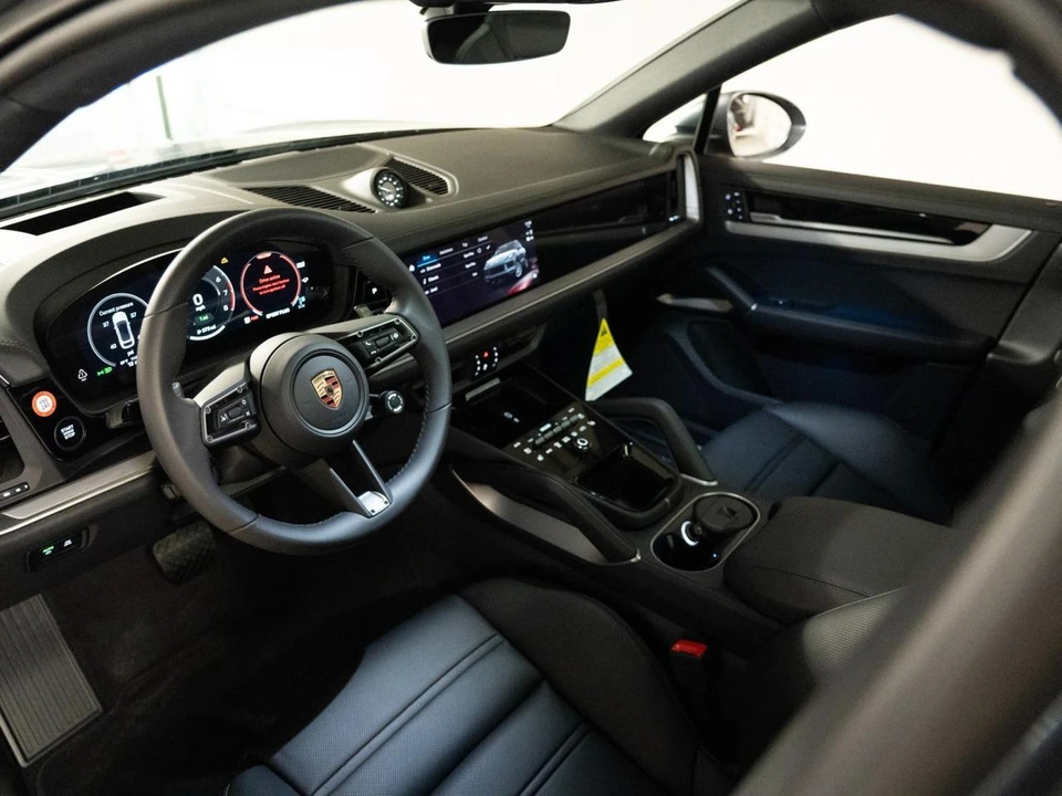2026 Porsche 9Y0/9Y3 Cayenne Coupe - Image 4 of 28