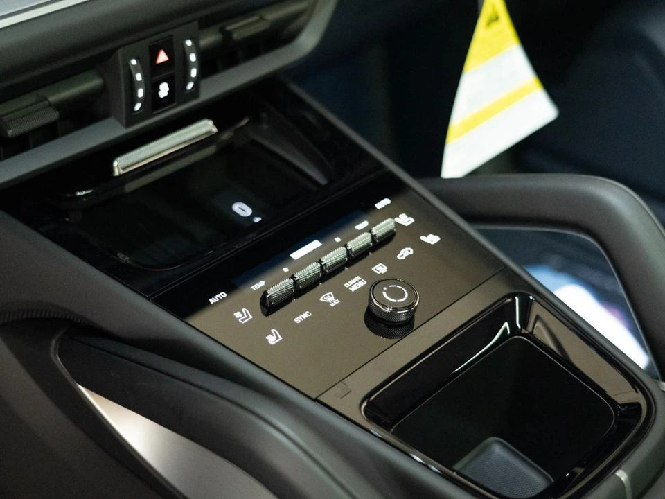 2026 Porsche 9Y0/9Y3 Cayenne Coupe - Image 21 of 28