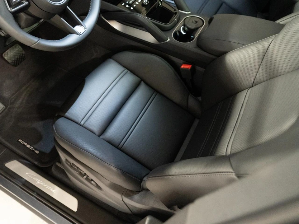 2026 Porsche 9Y0/9Y3 Cayenne Coupe - Image 14 of 28