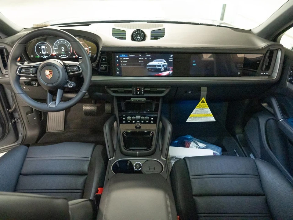 2026 Porsche 9Y0/9Y3 Cayenne Coupe - Image 25 of 28