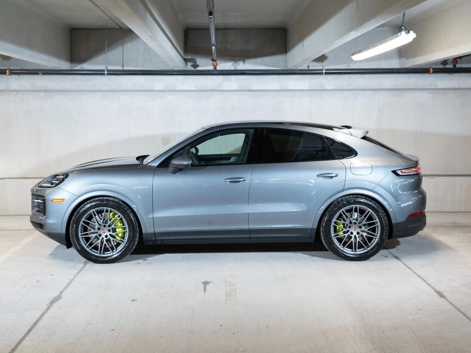 2026 Porsche 9Y0/9Y3 Cayenne Coupe - Image 2 of 28