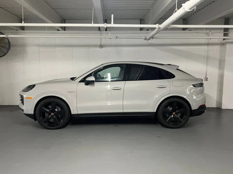 2026 Porsche 9Y0/9Y3 Cayenne - Image 2 of 4
