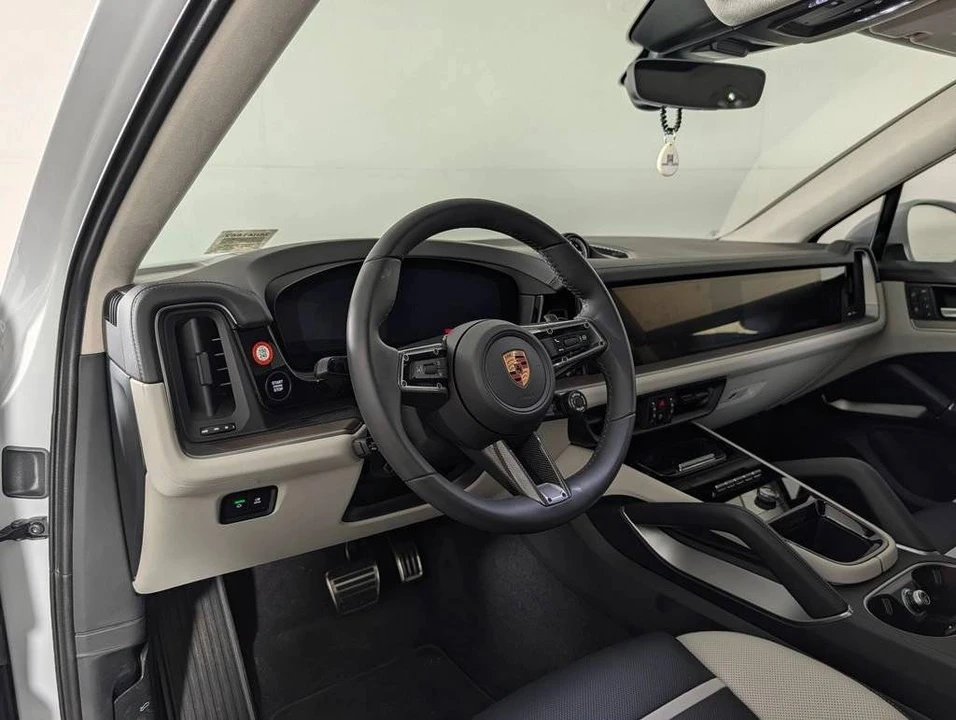 2026 Porsche 9Y0/9Y3 Cayenne Coupe - Image 3 of 4