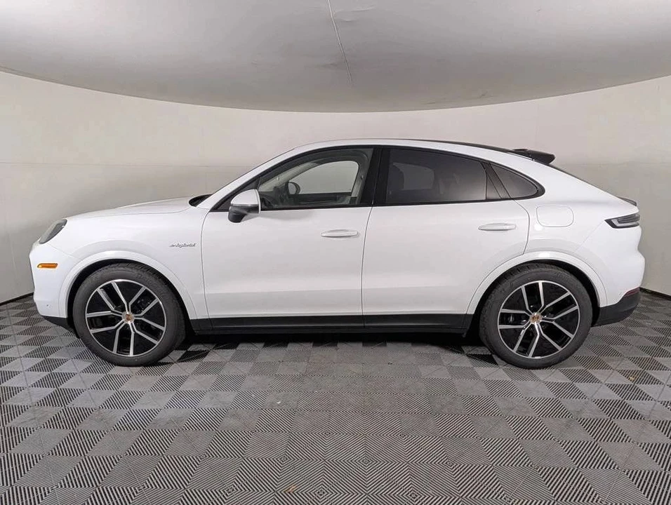 2026 Porsche 9Y0/9Y3 Cayenne Coupe - Image 2 of 4