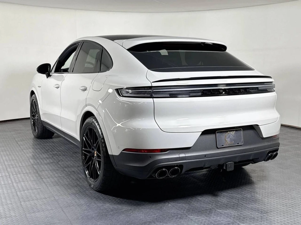 2026 Porsche 9Y0/9Y3 Cayenne Coupe - Image 3 of 4