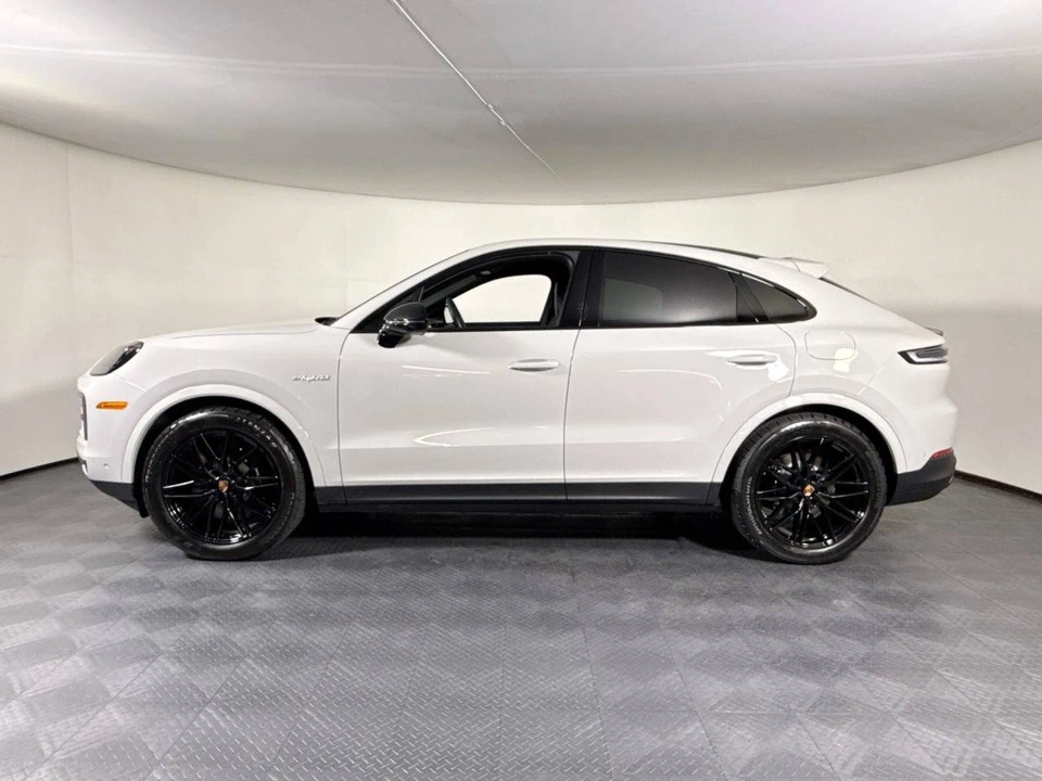 2026 Porsche 9Y0/9Y3 Cayenne Coupe - Image 2 of 4