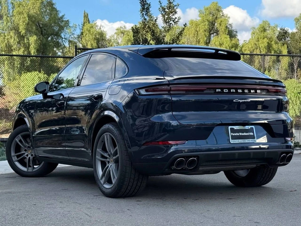 2026 Porsche 9Y0/9Y3 Cayenne - Image 3 of 5