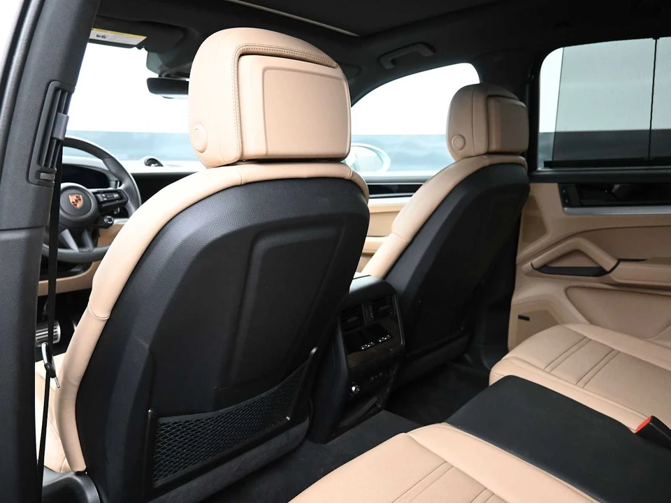 2026 Porsche 9Y0/9Y3 Cayenne - Image 17 of 31