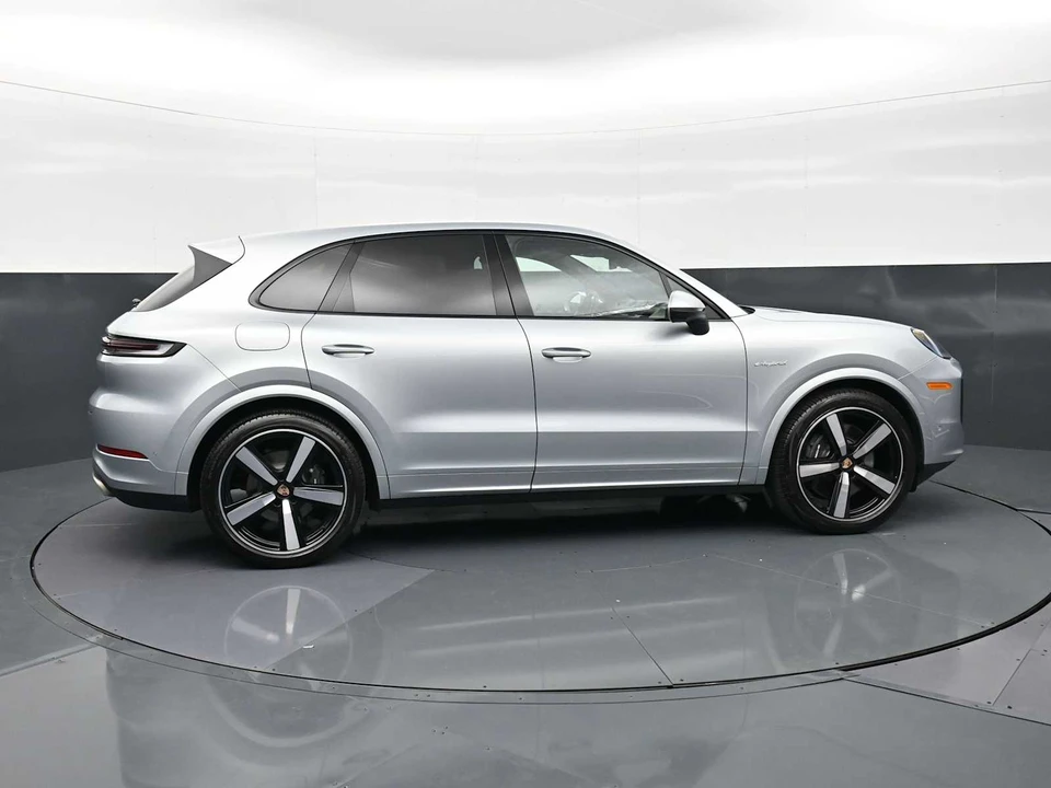 2026 Porsche 9Y0/9Y3 Cayenne - Image 30 of 31
