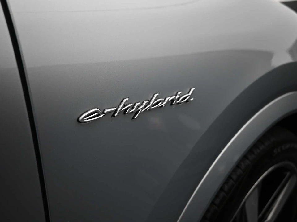 2026 Porsche 9Y0/9Y3 Cayenne - Image 26 of 31