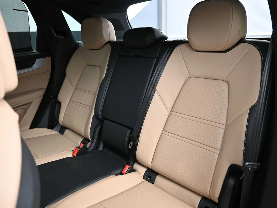 2026 Porsche 9Y0/9Y3 Cayenne - Image 18 of 31