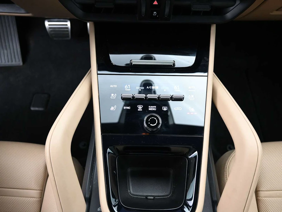 2026 Porsche 9Y0/9Y3 Cayenne - Image 15 of 31