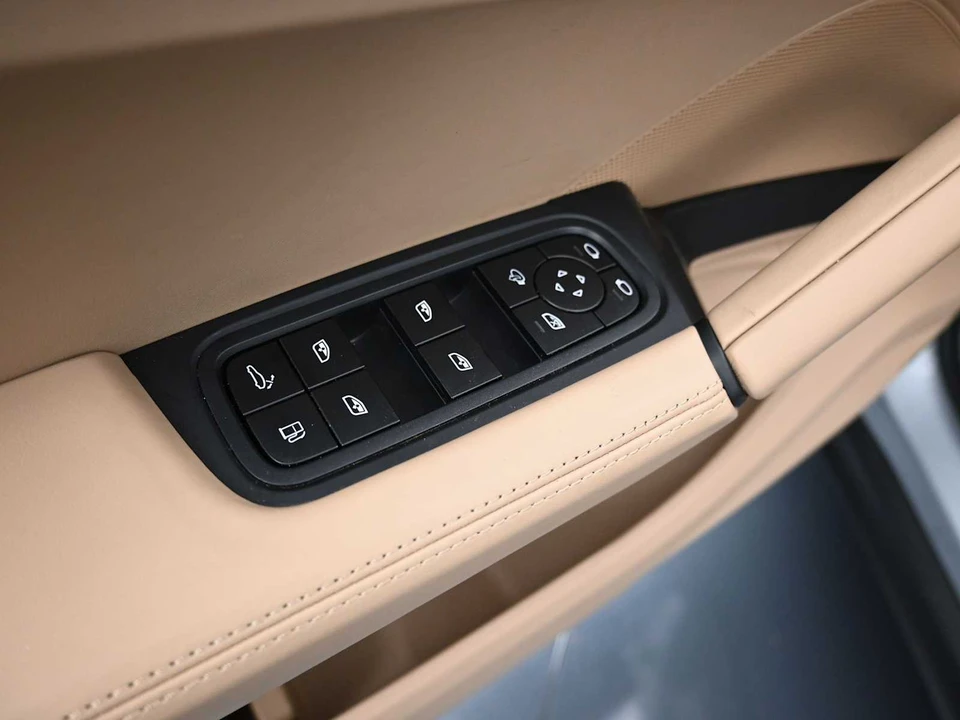 2026 Porsche 9Y0/9Y3 Cayenne - Image 7 of 31