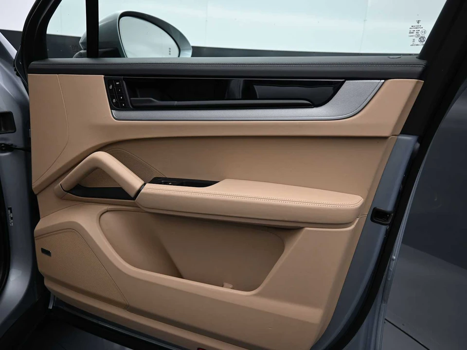 2026 Porsche 9Y0/9Y3 Cayenne - Image 23 of 31