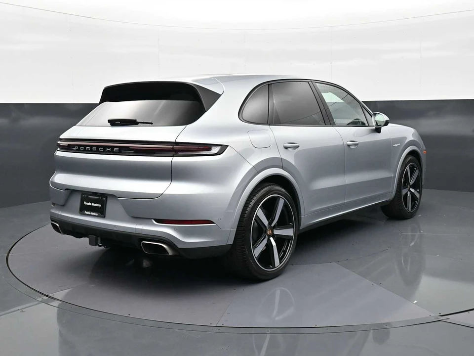 2026 Porsche 9Y0/9Y3 Cayenne - Image 29 of 31