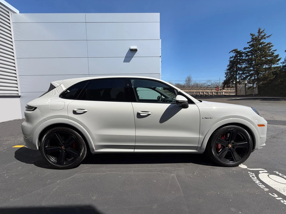 2026 Porsche 9Y0/9Y3 Cayenne S - Image 12 of 31
