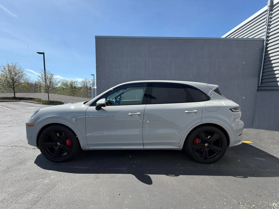 2026 Porsche 9Y0/9Y3 Cayenne S - Image 2 of 31