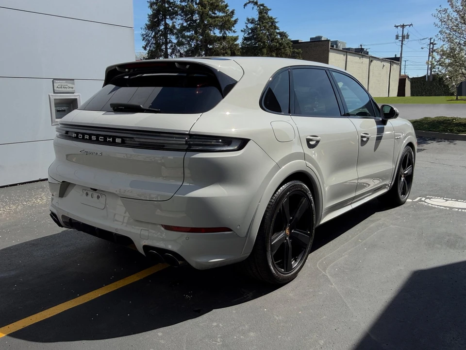 2026 Porsche 9Y0/9Y3 Cayenne S - Image 13 of 31
