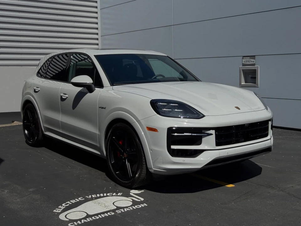 2026 Porsche 9Y0/9Y3 Cayenne S - Image 7 of 31