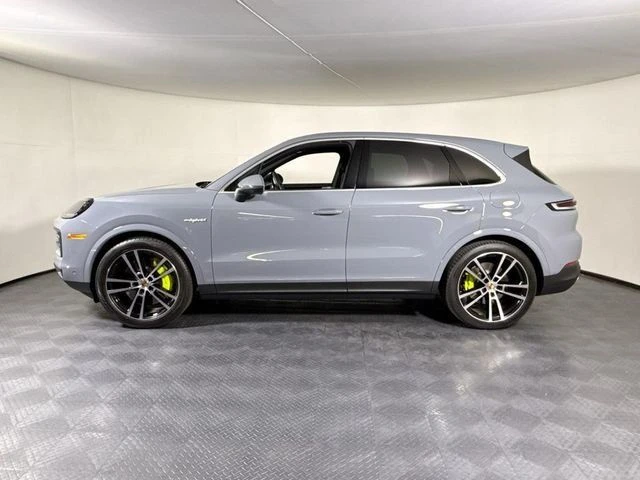 2026 Porsche 9Y0/9Y3 Cayenne - Image 2 of 20