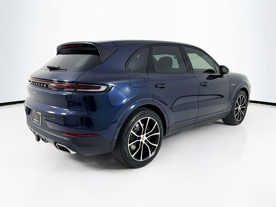 2026 Porsche 9Y0/9Y3 Cayenne - Image 9 of 31